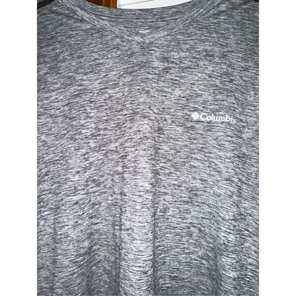 Columbia V-neck short sleeve Gray Shirt Men size XXL - Picture 2 of 4